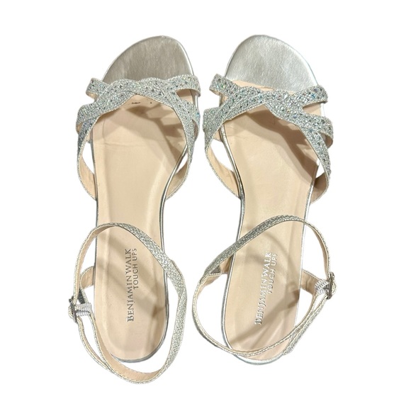 Women’s Benjamin Walk LENA Silver Strappy Metallic Wedge Sandals Size 9 & Purse - Picture 3 of 10